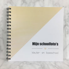 Afbeelding in Gallery-weergave laden, Invulboek 'Mijn schoolfoto's' GEEL (10 schooljaren) (lichte kleurafwijking)