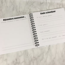 Afbeelding in Gallery-weergave laden, Invulboek 'Mijn schoolfoto's' ZWART (10 schooljaren)