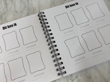 Afbeelding in Gallery-weergave laden, Invulboek 'Mijn schoolfoto's' GEEL (18 schooljaren)