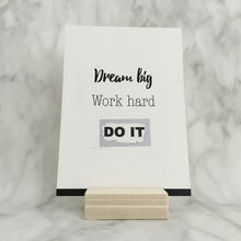 Afbeelding in Gallery-weergave laden, Kraskaart - Dream big, work hard, do it