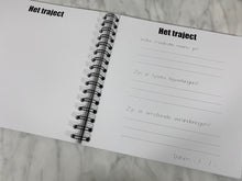 Afbeelding in Gallery-weergave laden, Invulboek ‘Onze kinderwens’ REGENBOOG + gratis fertiliteitsschrift twv €9,5