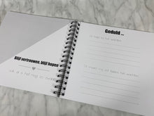 Afbeelding in Gallery-weergave laden, Invulboek 'Onze kinderwens' ZWART + gratis fertiliteitsschrift twv €9,5