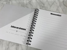 Afbeelding in Gallery-weergave laden, Invulboek ‘Onze kinderwens’ REGENBOOG + gratis fertiliteitsschrift twv €9,5