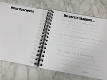 Afbeelding in Gallery-weergave laden, Invulboek 'Onze kinderwens' ZWART + gratis fertiliteitsschrift twv €9,5