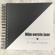 Afbeelding in Gallery-weergave laden, Invulboek 'Mijn eerste jaar'  ZWART