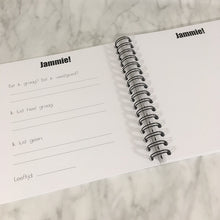 Afbeelding in Gallery-weergave laden, Invulboek 'Peuter tot kleuter' GEEL