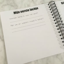 Afbeelding in Gallery-weergave laden, Invulboek 'Mijn eerste jaar'  ROOS