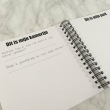 Afbeelding in Gallery-weergave laden, Invulboek 'Mijn eerste jaar'  ZWART