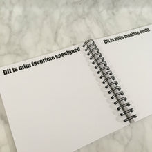 Afbeelding in Gallery-weergave laden, Invulboek 'Mijn eerste jaar'  ROOS