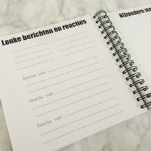 Afbeelding in Gallery-weergave laden, Invulboek 'Mijn eerste jaar'  ZWART