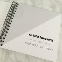 Afbeelding in Gallery-weergave laden, Invulboek 'Mijn eerste jaar'  ZWART