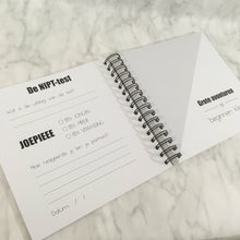 Afbeelding in Gallery-weergave laden, Invulboek 'Baby op komst' MINT