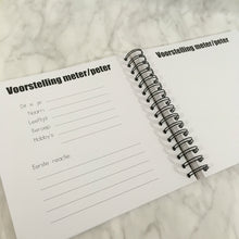 Afbeelding in Gallery-weergave laden, Invulboek 'Baby op komst' MINT