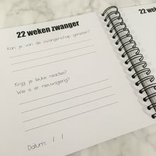 Afbeelding in Gallery-weergave laden, Invulboek 'Baby op komst' ROOS