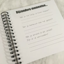 Afbeelding in Gallery-weergave laden, Invulboek 'Baby op komst' ZWART