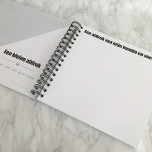 Afbeelding in Gallery-weergave laden, Invulboek 'mijn kleutertijd' ZWART